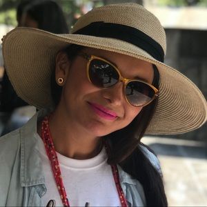 Meet your Posher, Lirio